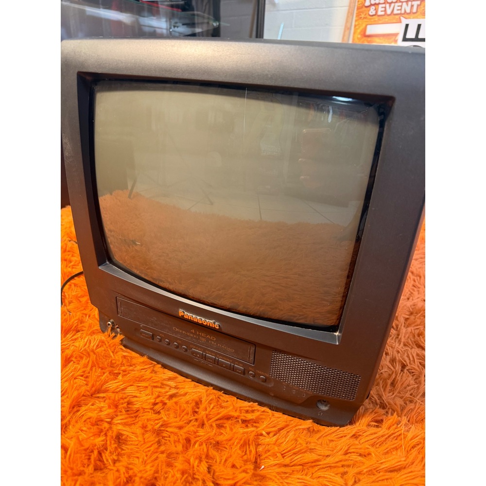 Panasonic PV-M1369 13 inch CRT TV VCR Combo OmniVision Retro Gaming 1999 Black